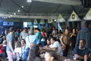O espaço atrai grande público pela boa cerveja, gastronomia e atrações musicais diversificadas. (fotos   :Camila Rodrigues)