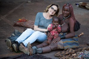 Andrea Bretas durante seu trabalho na África