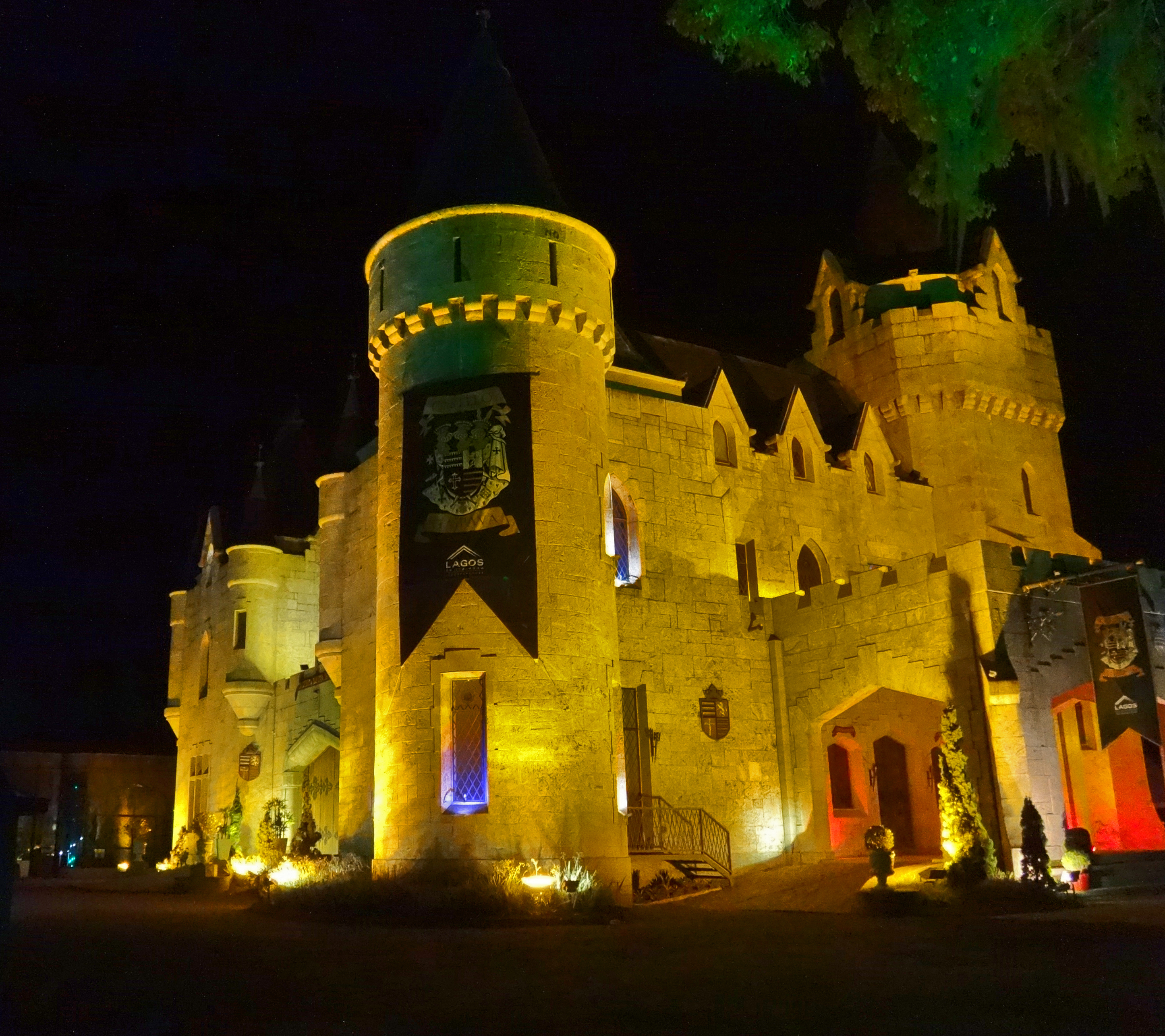 Castelo de Itaipava promove noite de queijos e vinhos