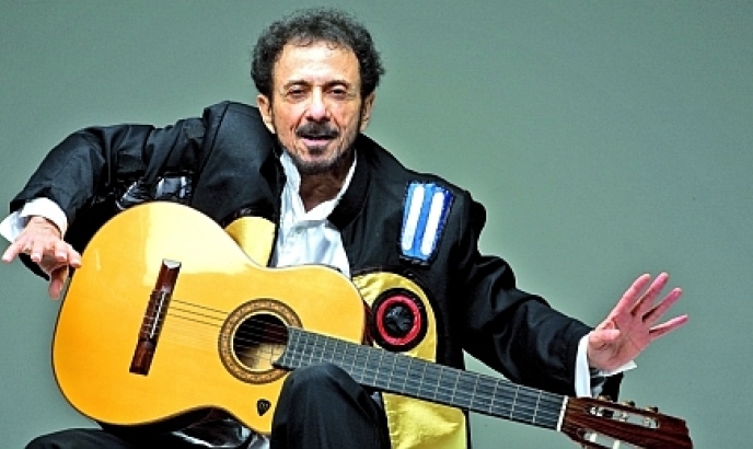 Tom Zé faz show no Palácio Quitandinha