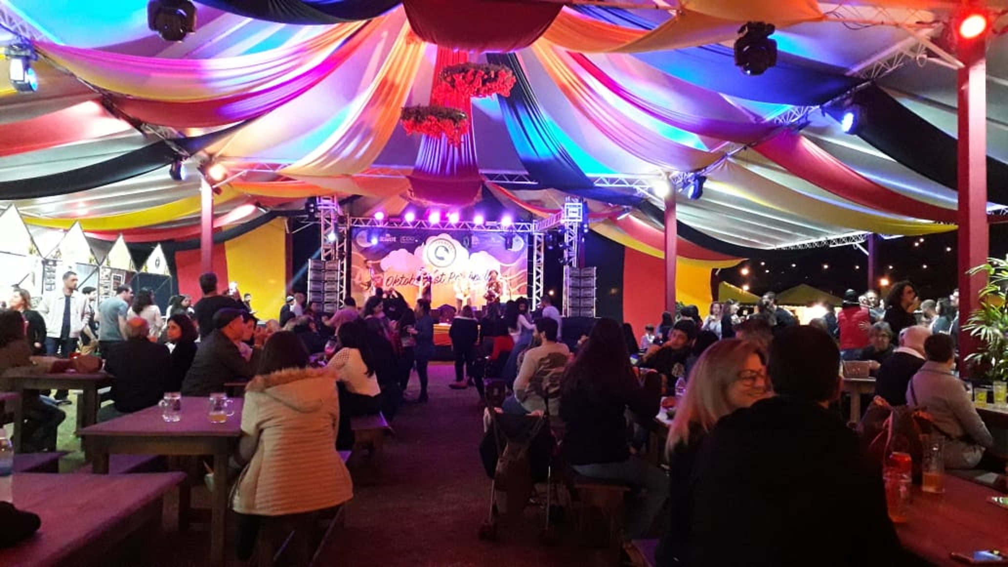 3ª edição da Oktoberfest começa com elogios do público e muita música