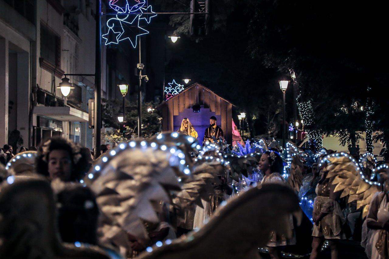 Parada Iluminada em Petrópolis emociona  grande público