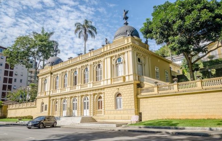 Câmara de Petrópolis recebe exposições abertas ao público em homenagem ao Bicentenário da Independência