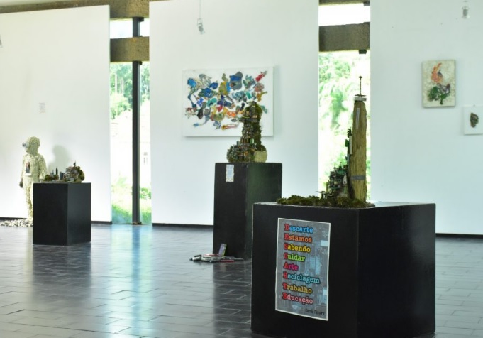 Exposição ‘Criando e Perpetuando Objetos’ mostra a transformação do lixo em arte